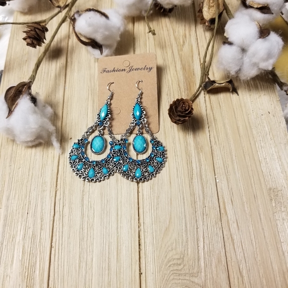Gorgeous Beaded and Stone Bohemian TURQUOISE  Dangle earrings - Picture 12 of 13